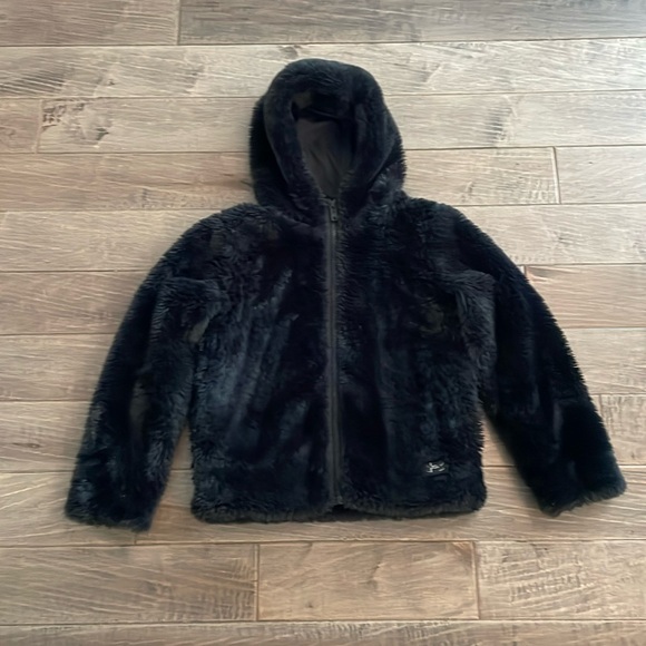 Girl’s under armor fluffy coat - Picture 1 of 3